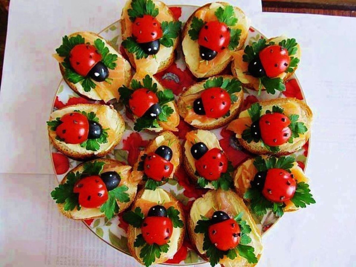 Тартинки с селедкой мировой закусон