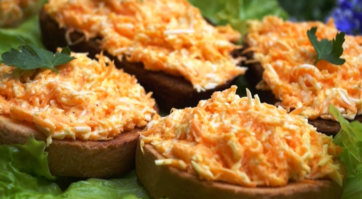 Бутерброды с помидорами и сыром