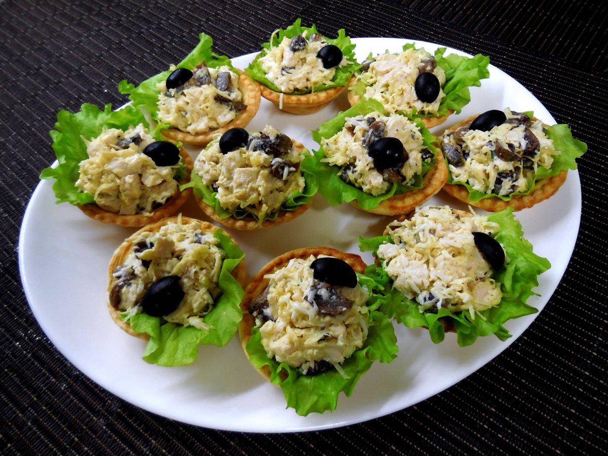 Кростини со шпротами