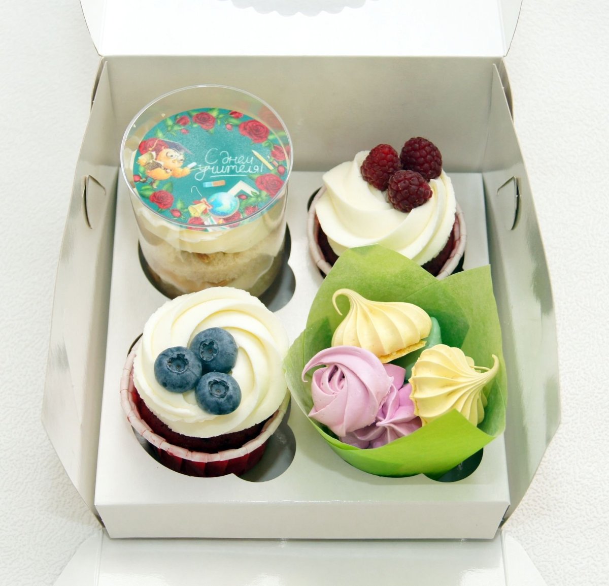 Сладкий подарок девушке