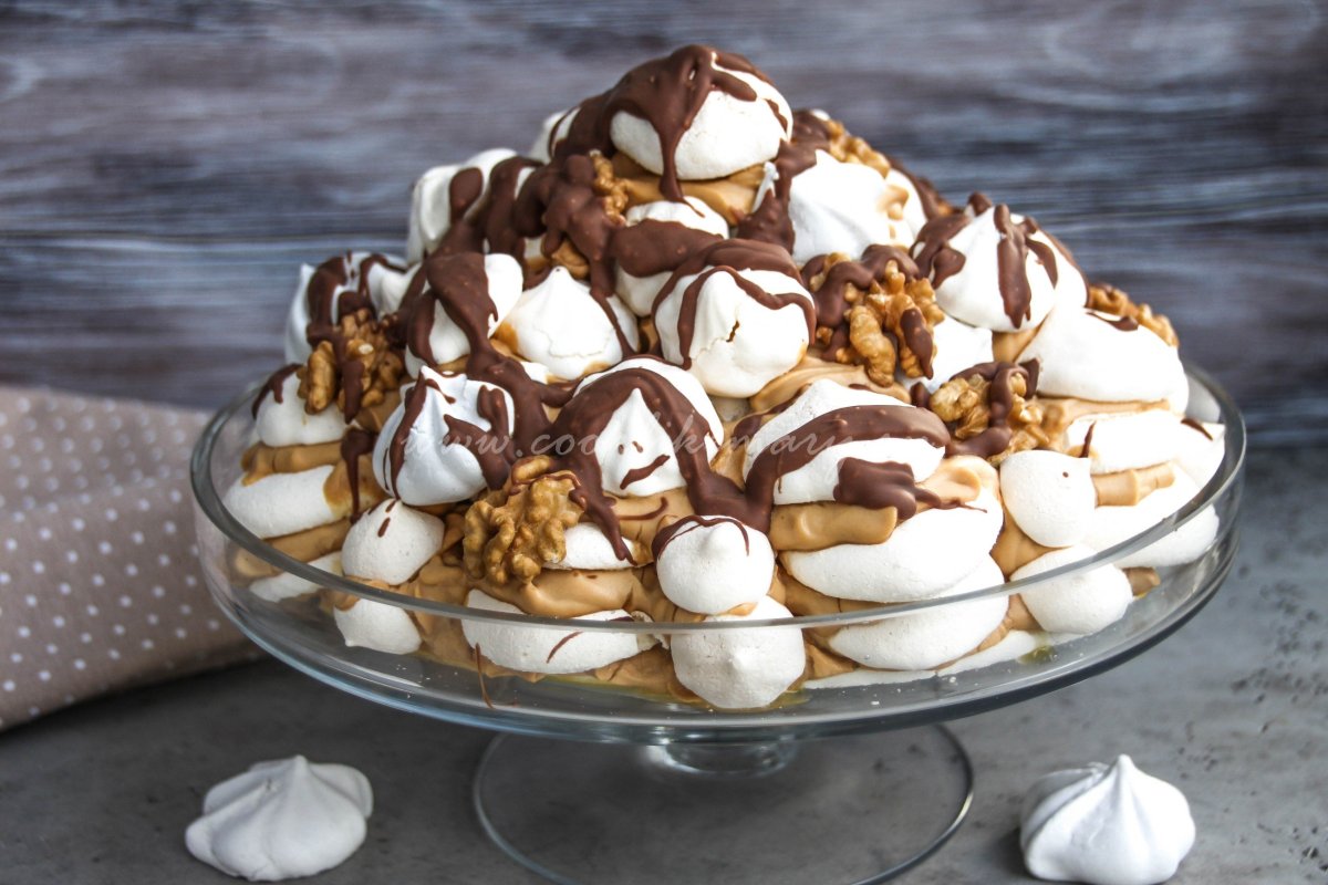 Торт Графские развалины с безе