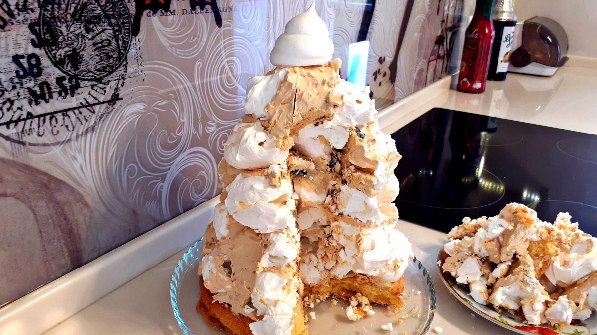 Торт Графские развалины с безе