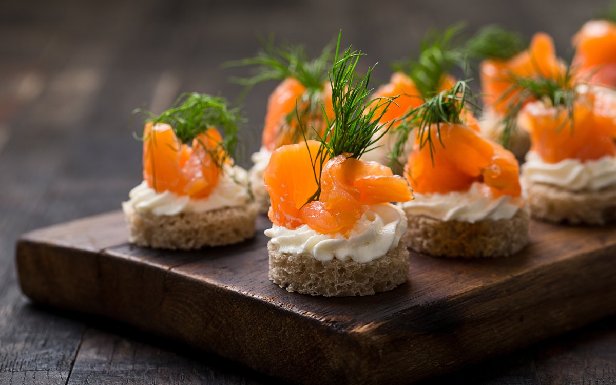 Мини бутеры канапе с красной рыбой