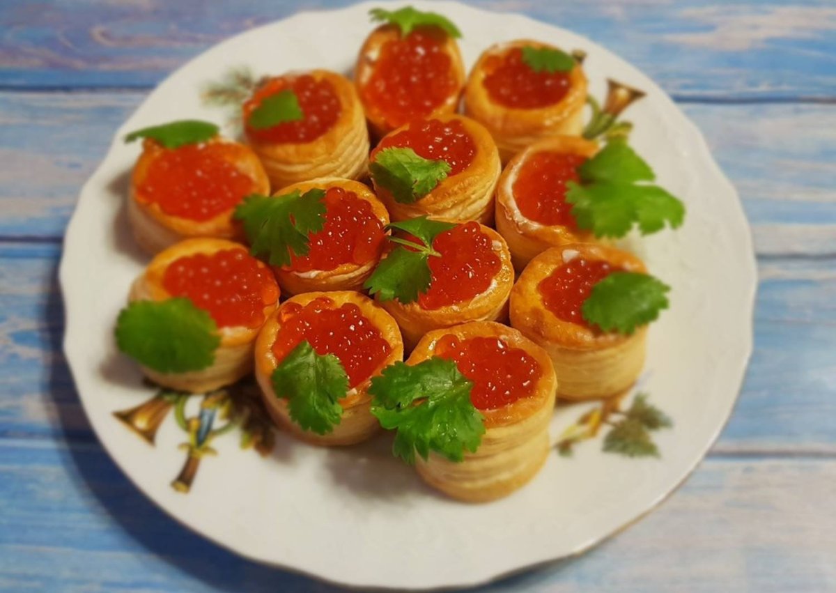 Бутерброды с красной икрой на новый год