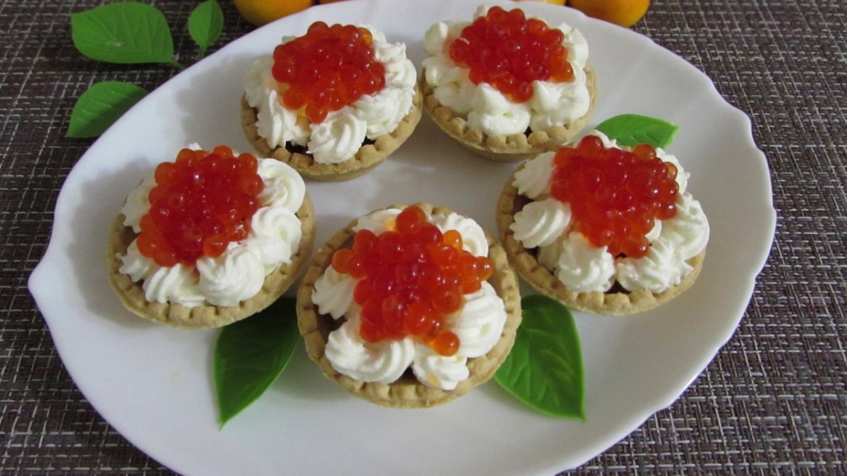 Тарталетки с креветками и сыром