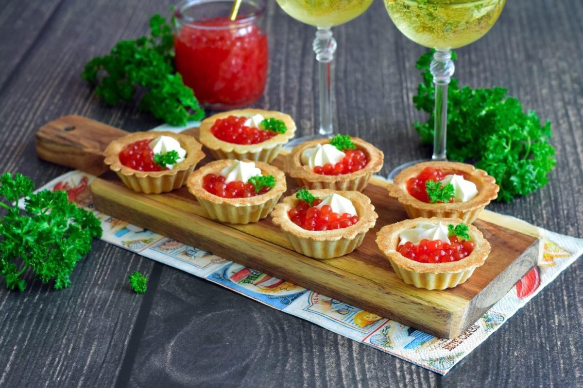 Тарталетки с красной икрой