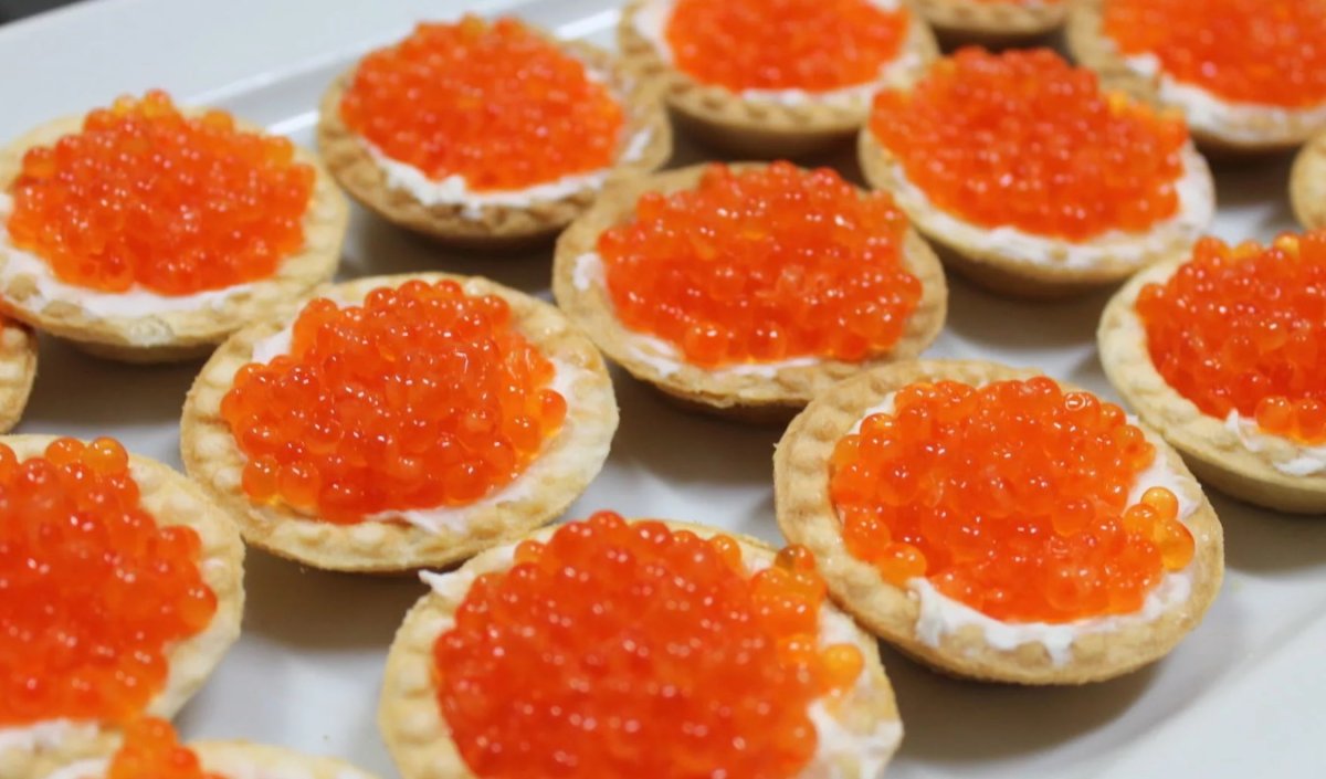 Тарталетки с форелью слабосоленой