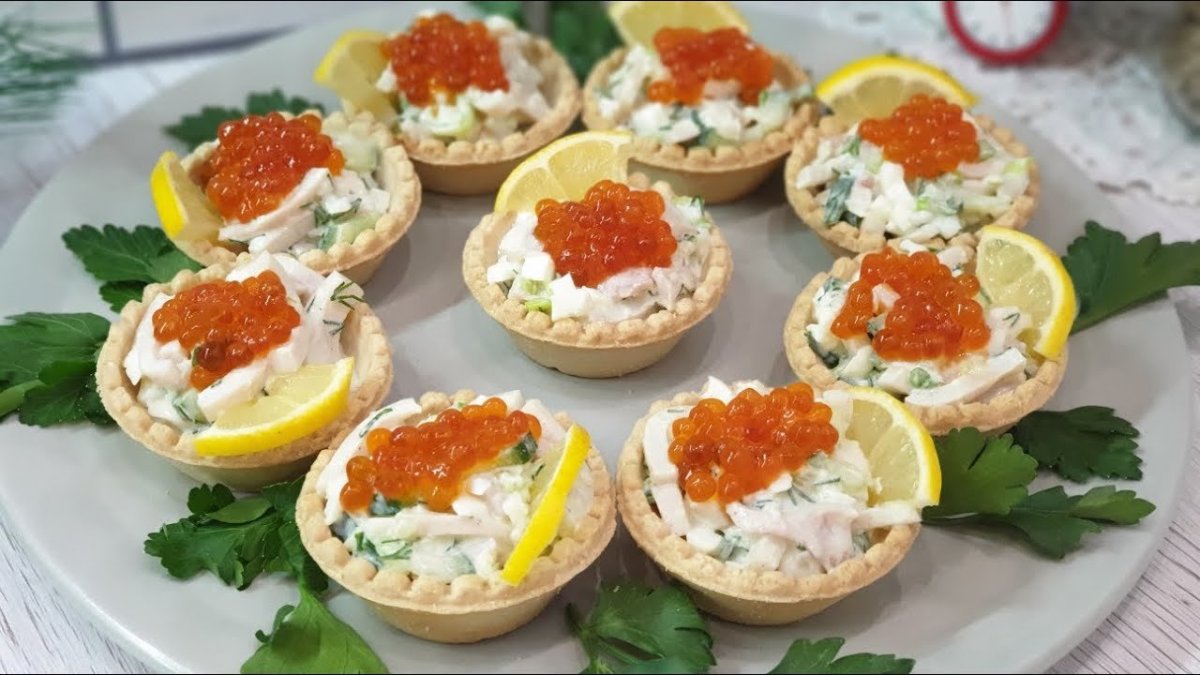 Тарталетки с красной икрой и творожным сыром