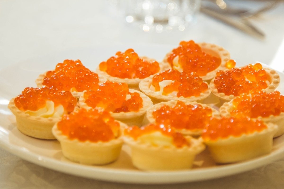 Тарталетки с икрой и творожным сыром