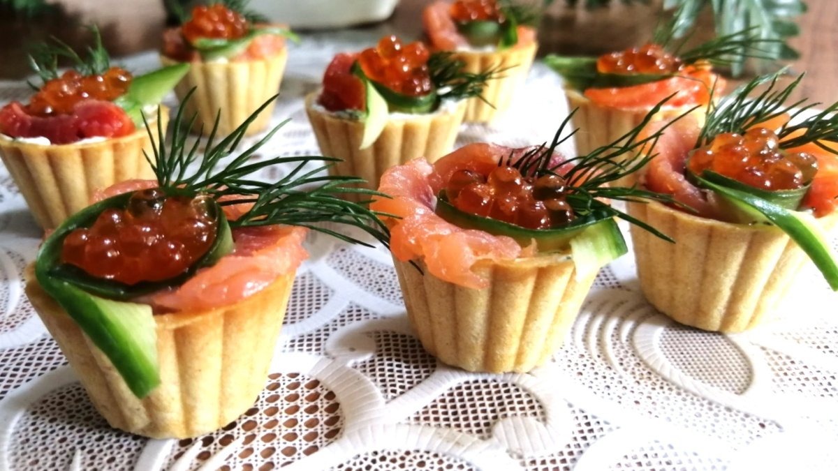 Маленькие тарталетки с икрой