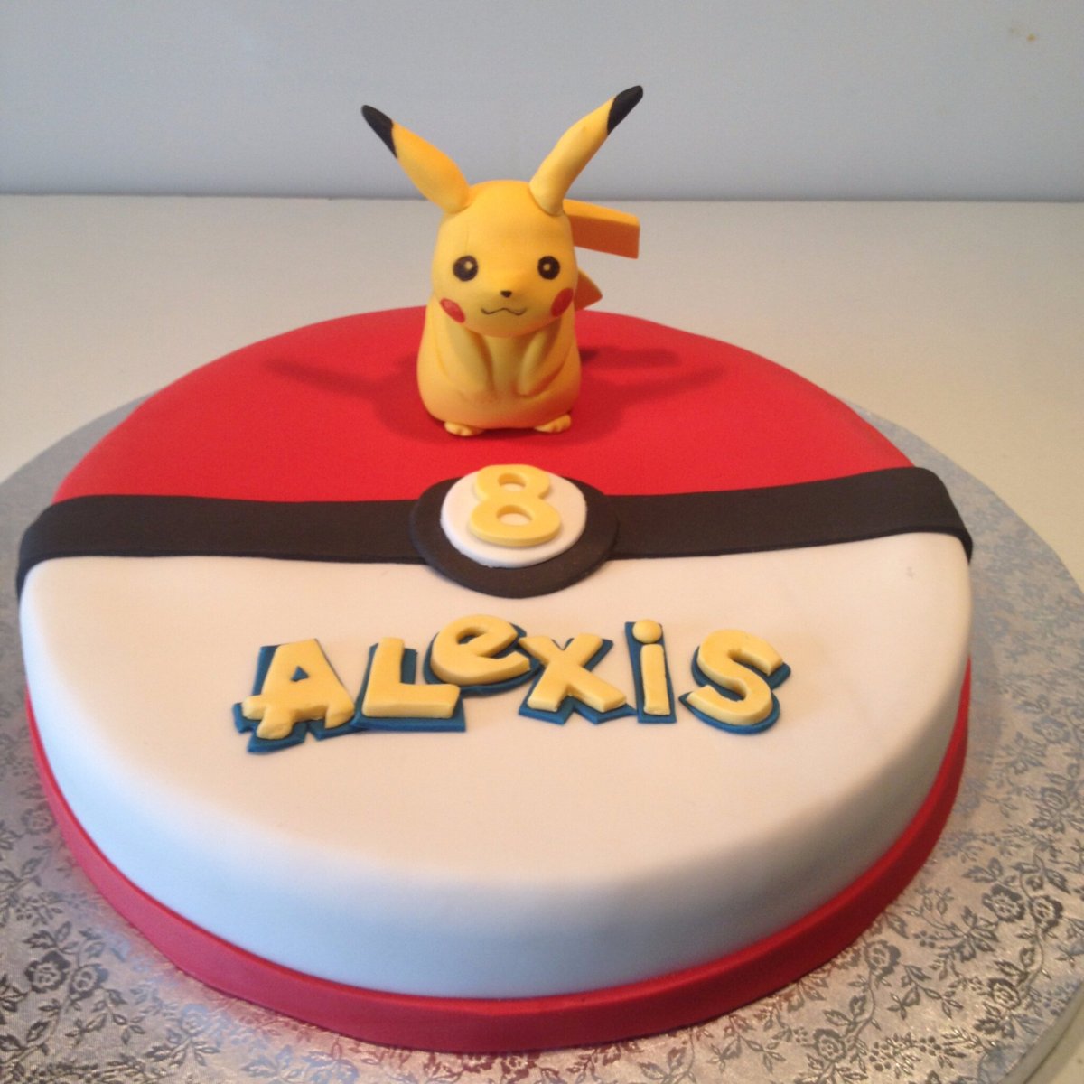 Торт покемон Пикачу