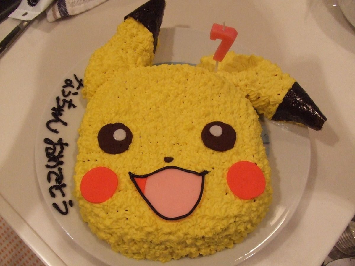 Торт в форме Пикачу