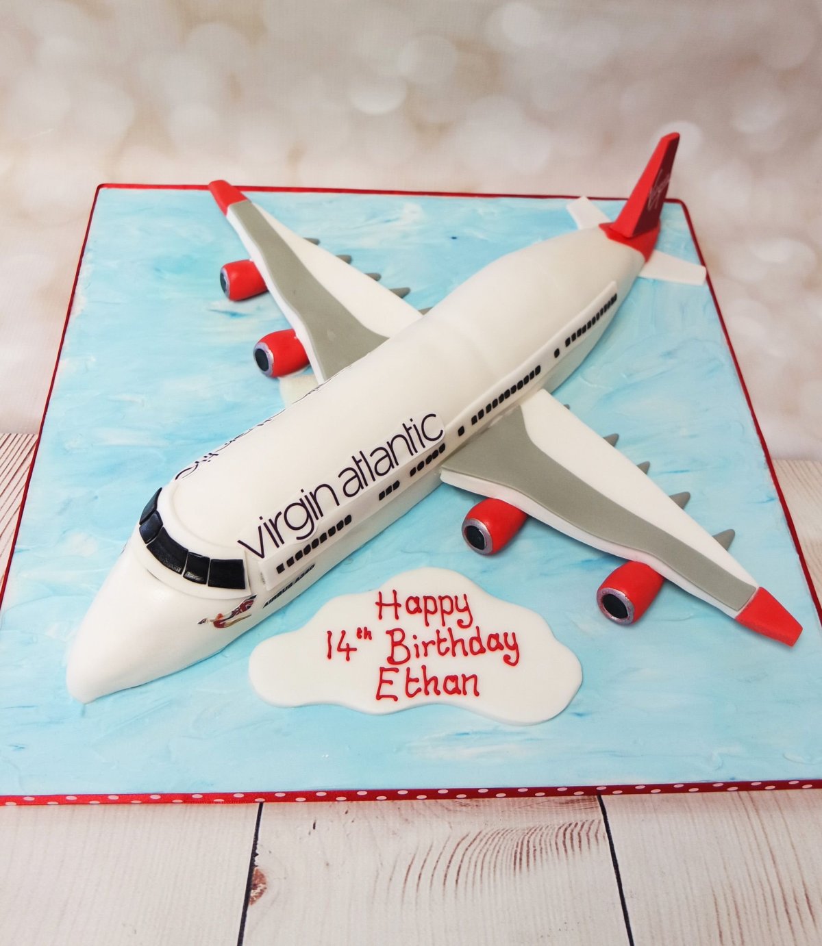Торт с рисунком самолета