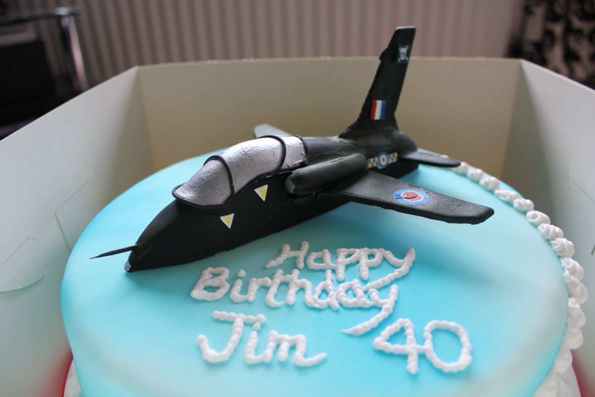 Торт с самолетом детский