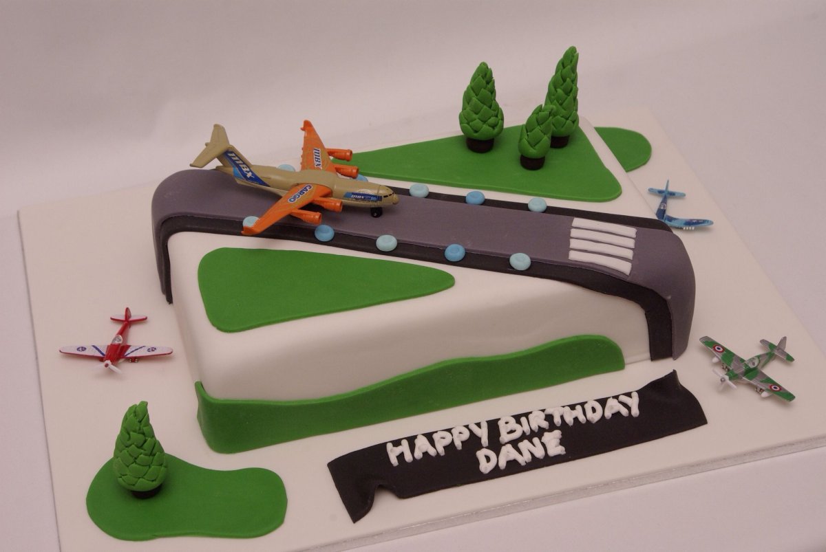 Торт самолет из крема