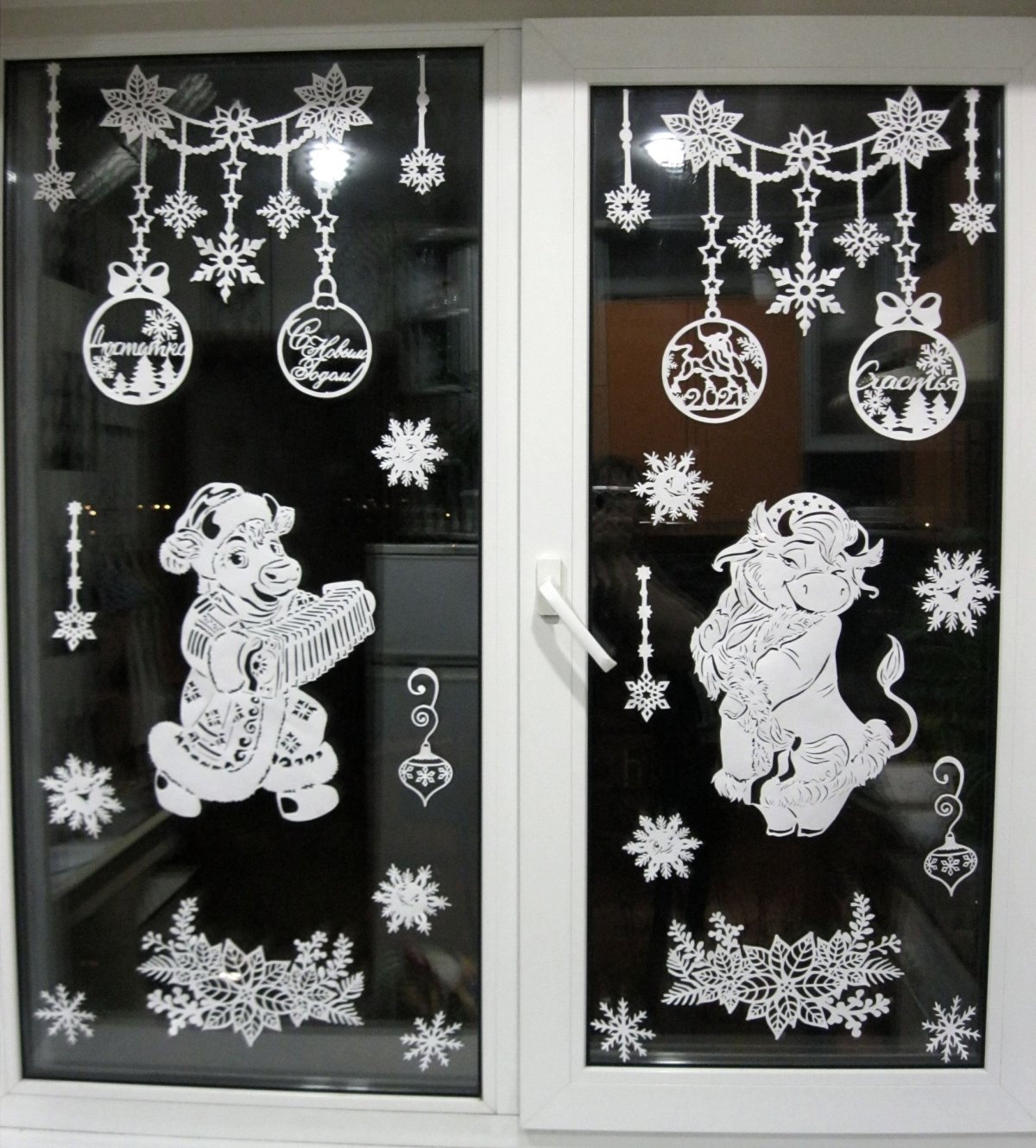 Украшение окон на новый год