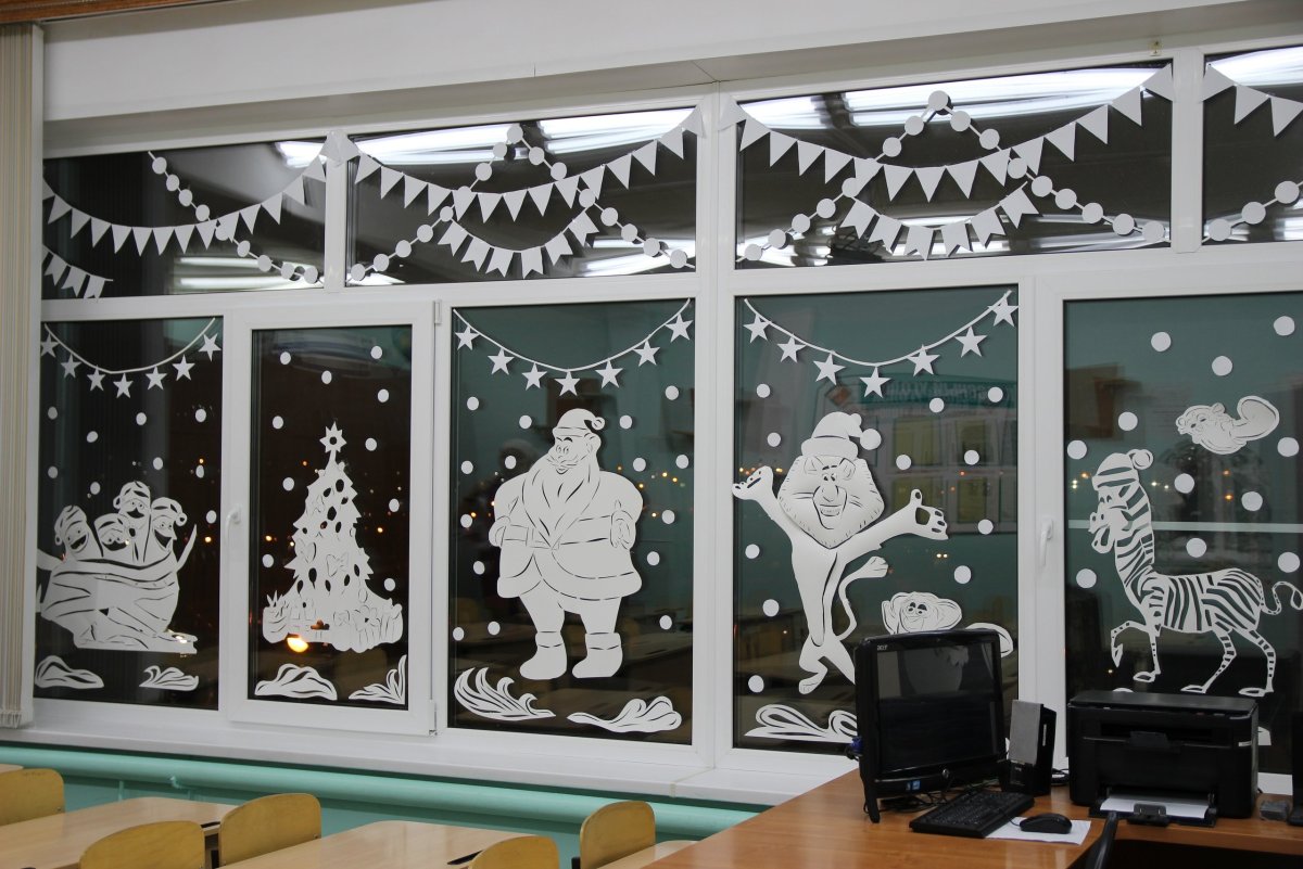 Новогодние мотивы на окна