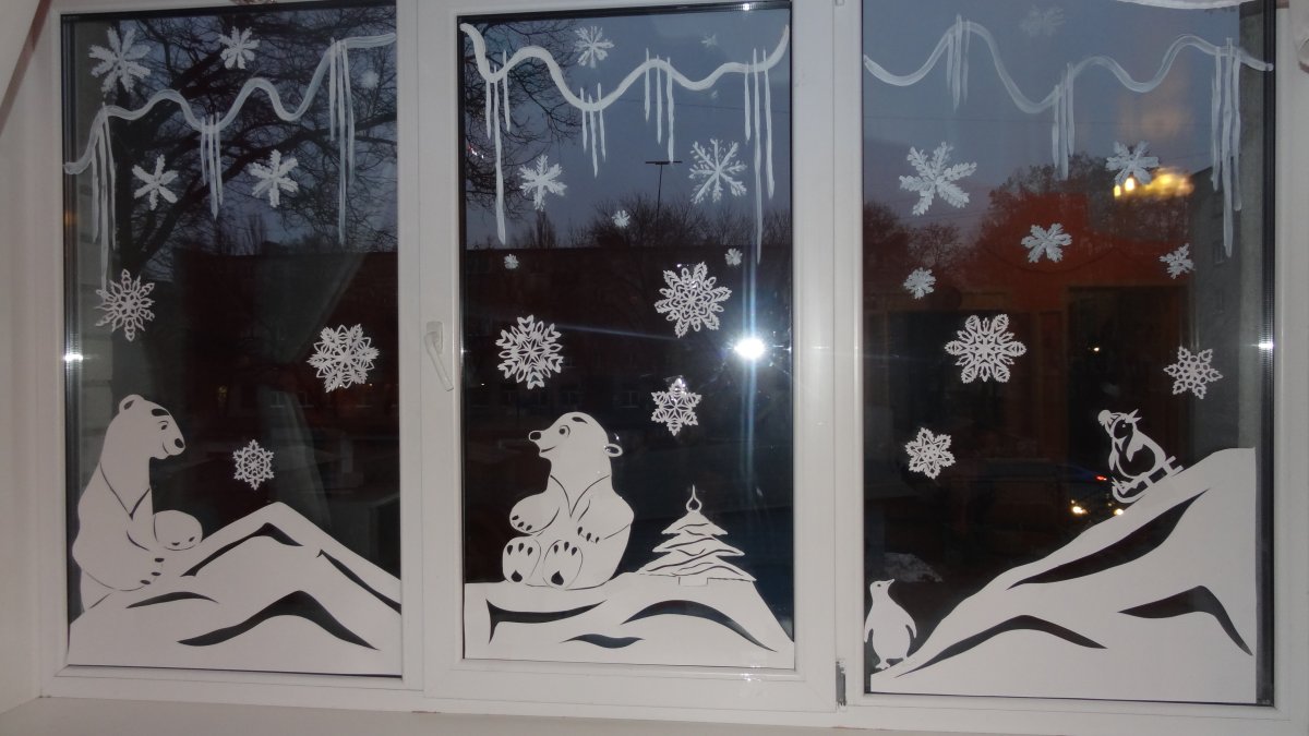 Композиции из трафаретов на окна