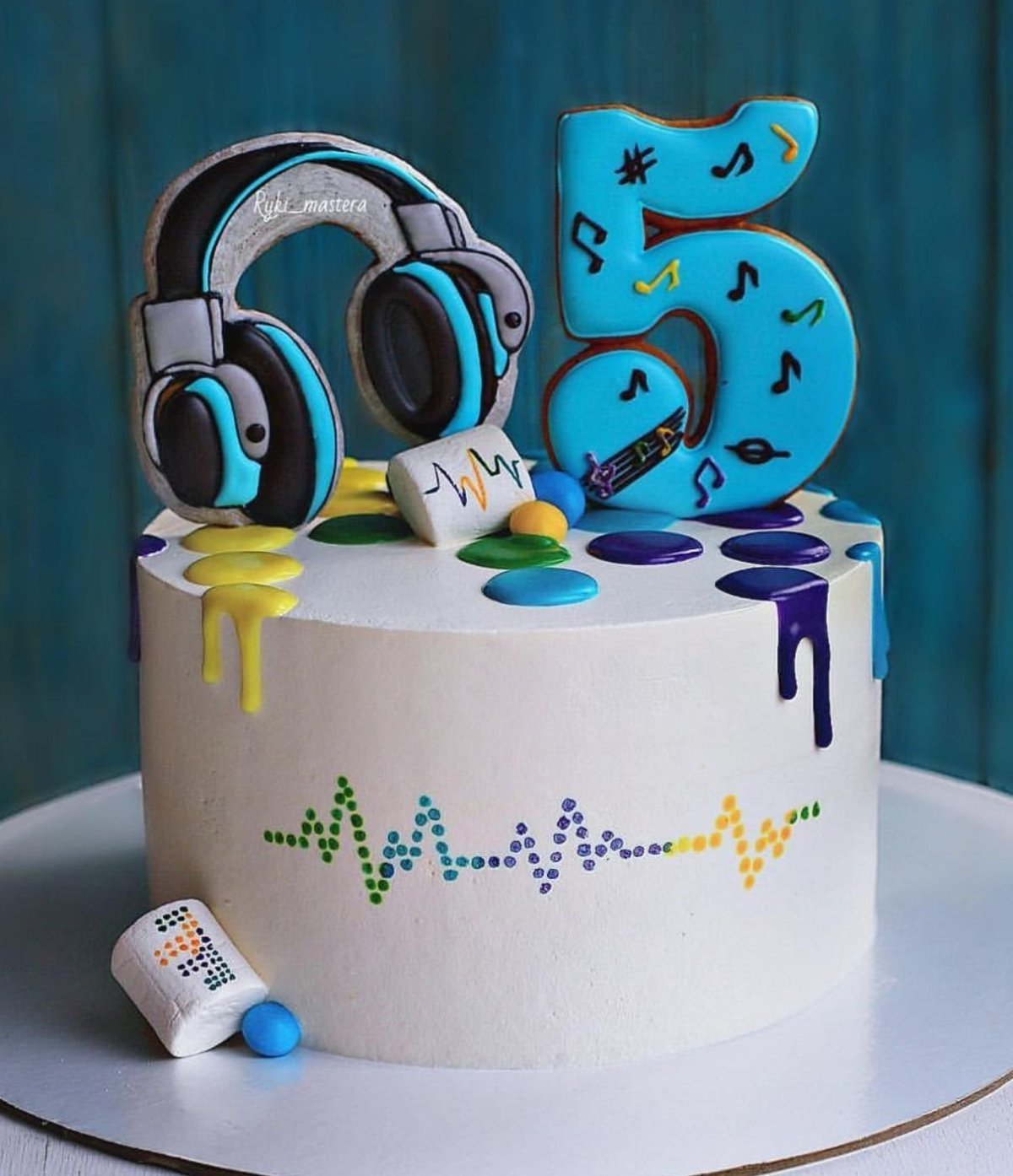 Торт с «машинками»