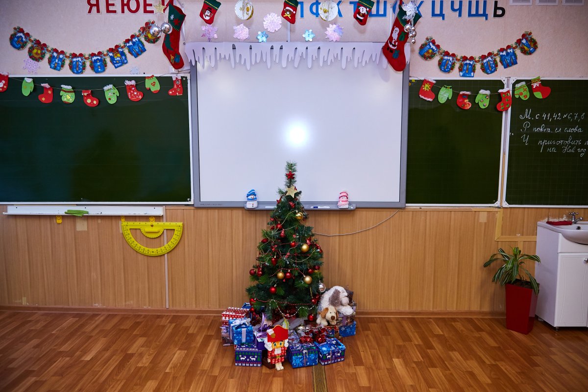 Украшение класса к новому году начальная школа