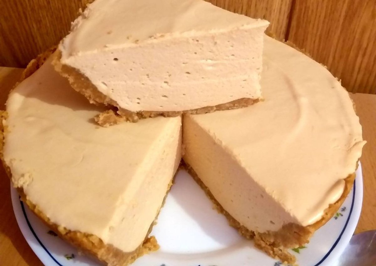 Медовик со взбитыми сливками