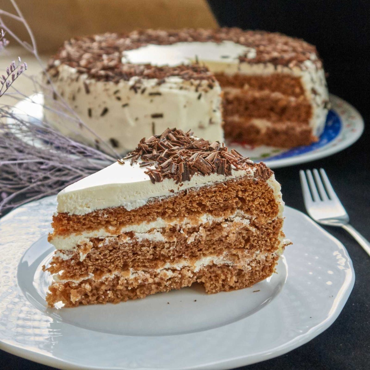 Маковый торт с вареной сгущенкой и маслом