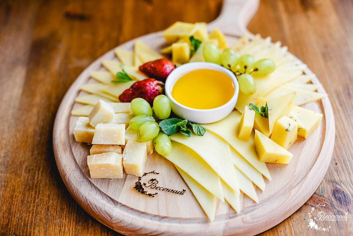 Украшение сырной тарелки