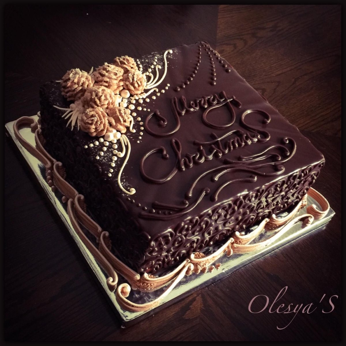 Украшение квадратного шоколадного торта