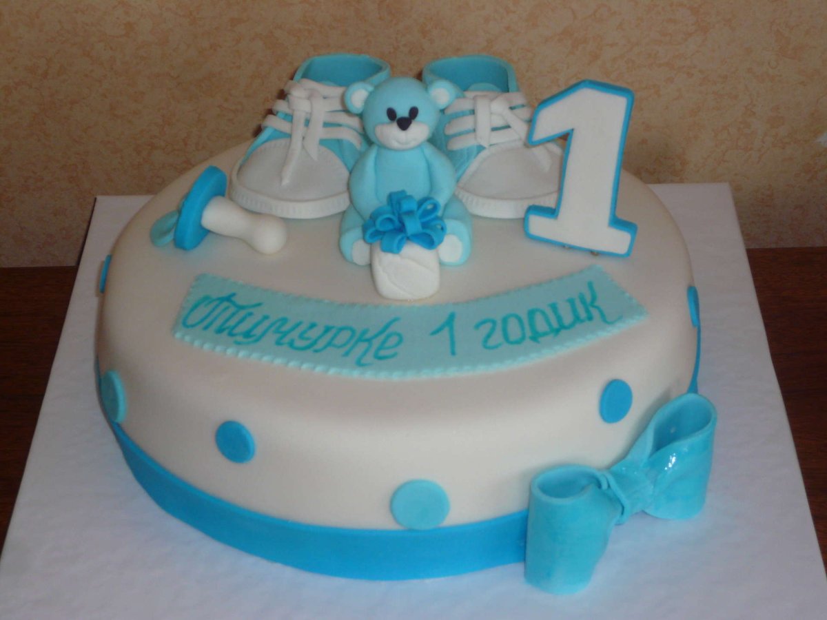 Торт на годик с надписью