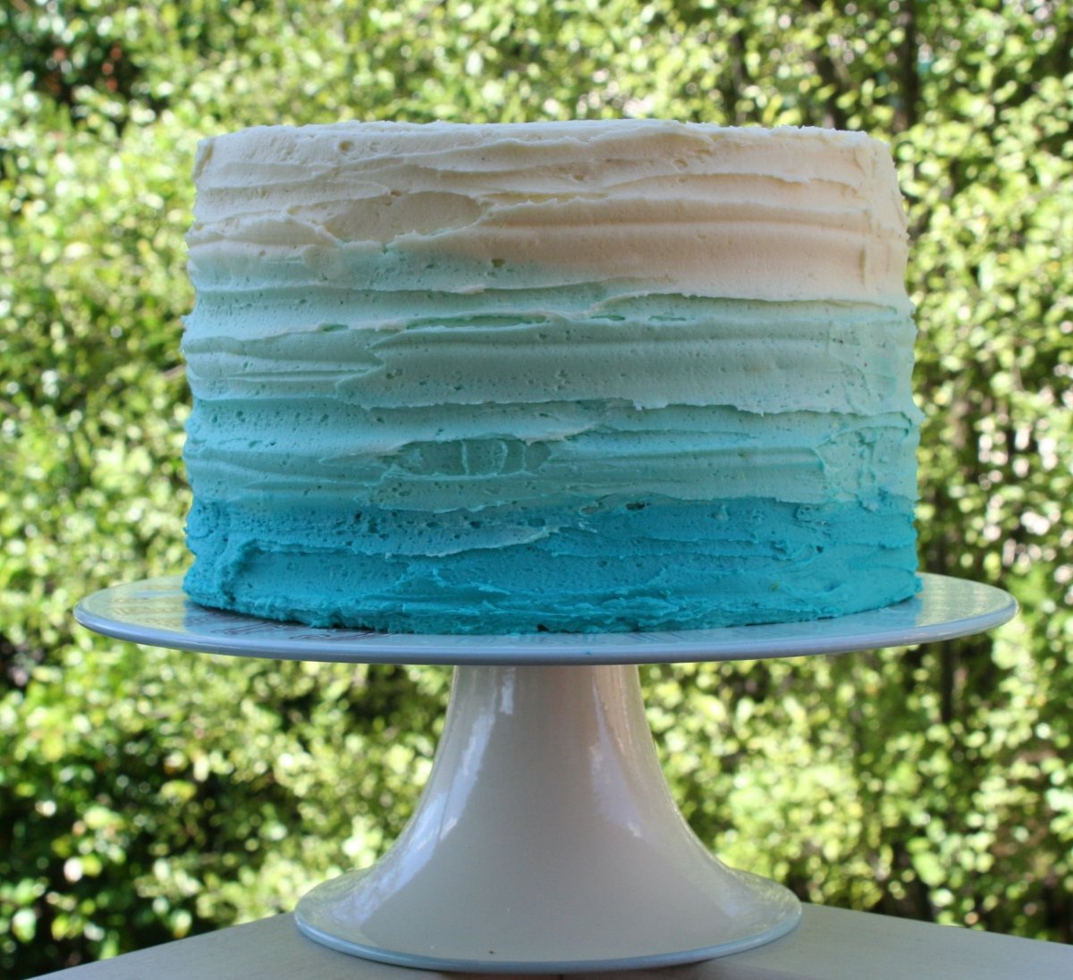 Свадебный торт с акварельными мазками