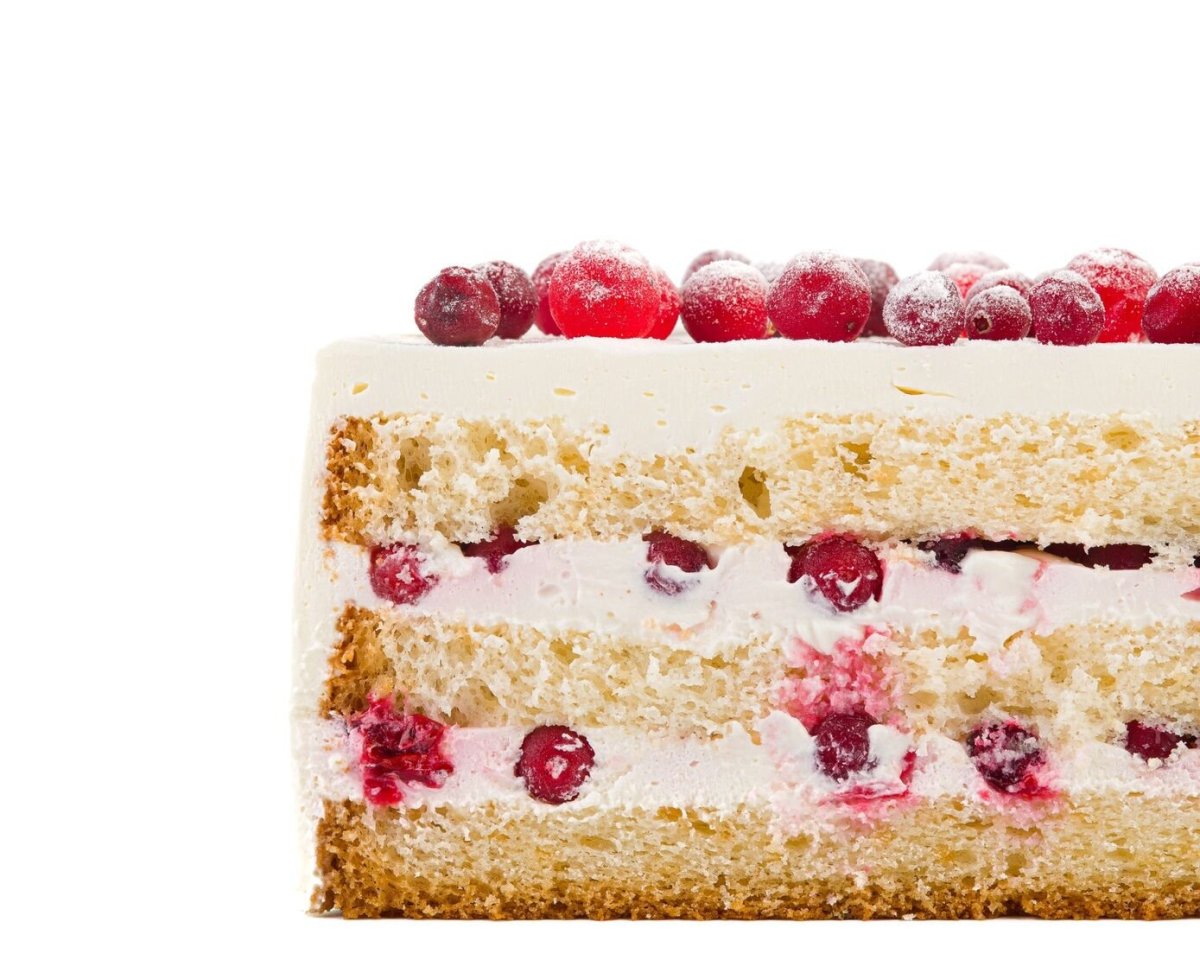 Торт с брусникой и белым шоколадом