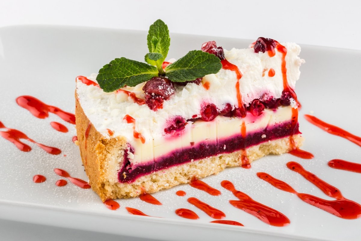 Брусничный кремовый пирог