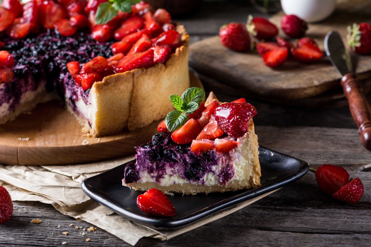 Бисквитный торт с вишней