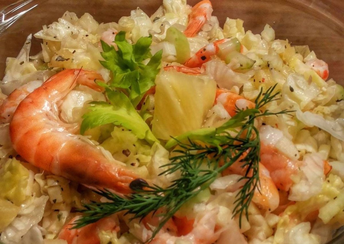 Салат из креветок и крабовых палочек