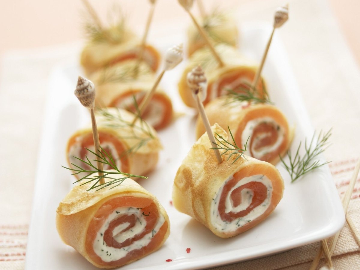 Фингер фуд рулетики