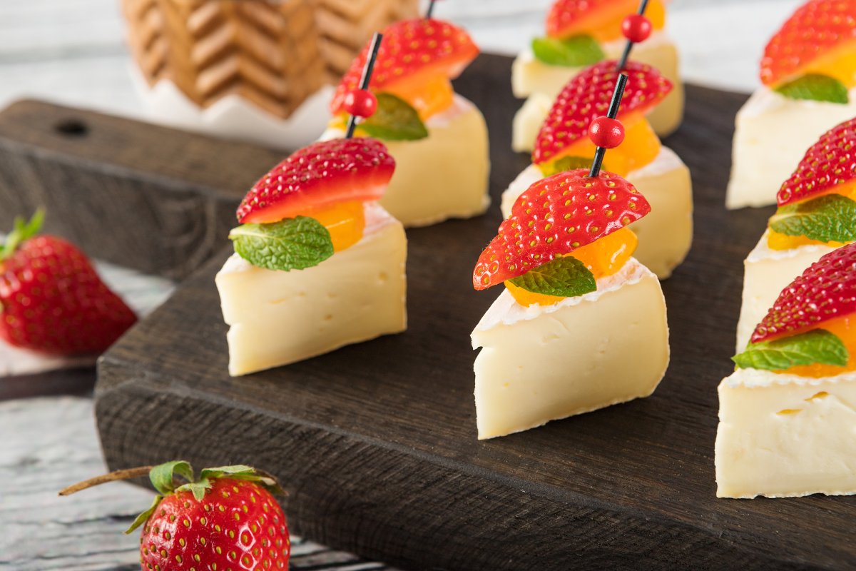 Канапе сыр Бри