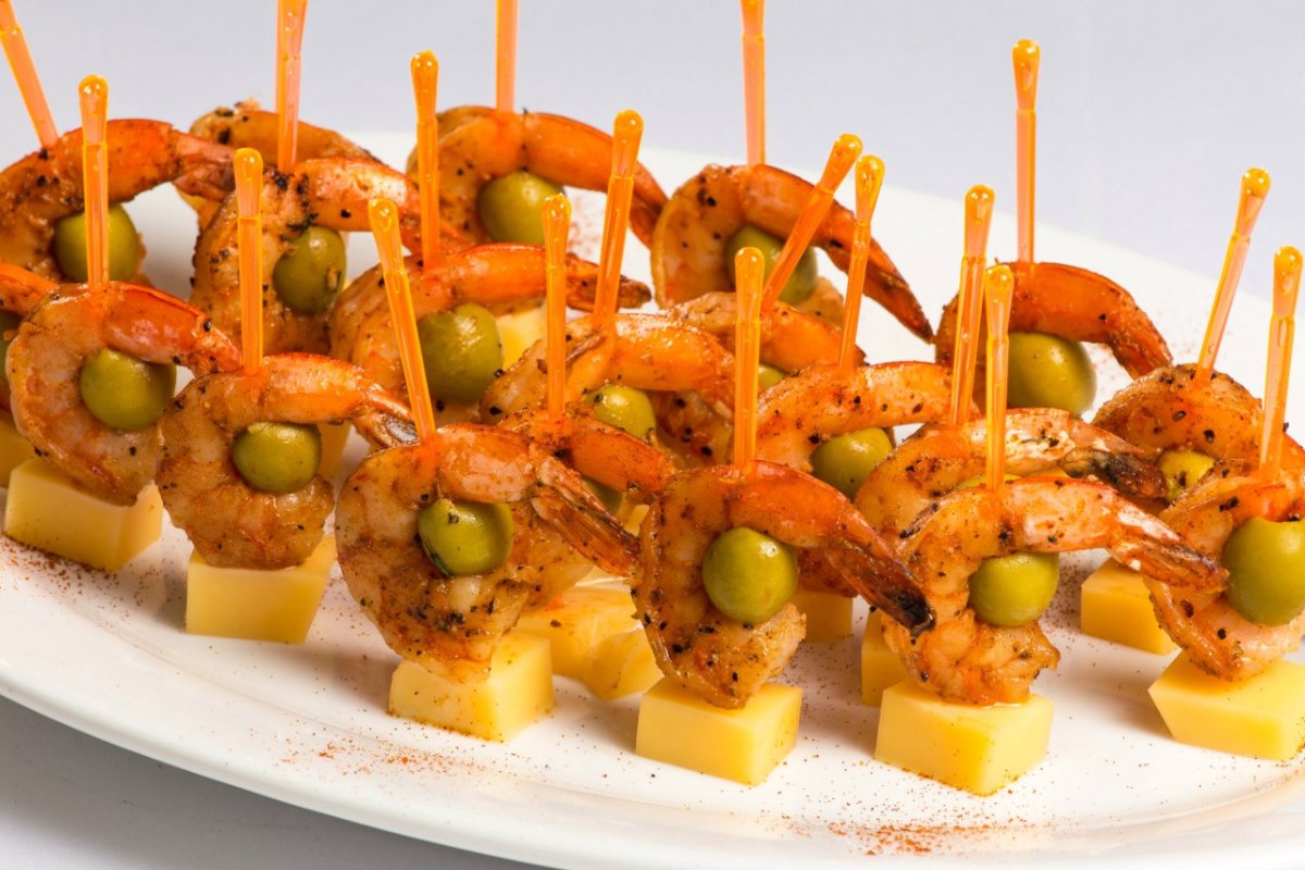 Канапе с креветками и авокадо