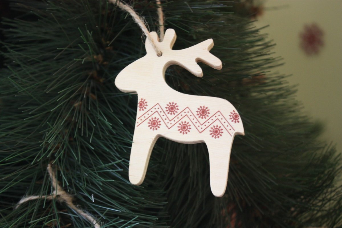 Олень из проволоки