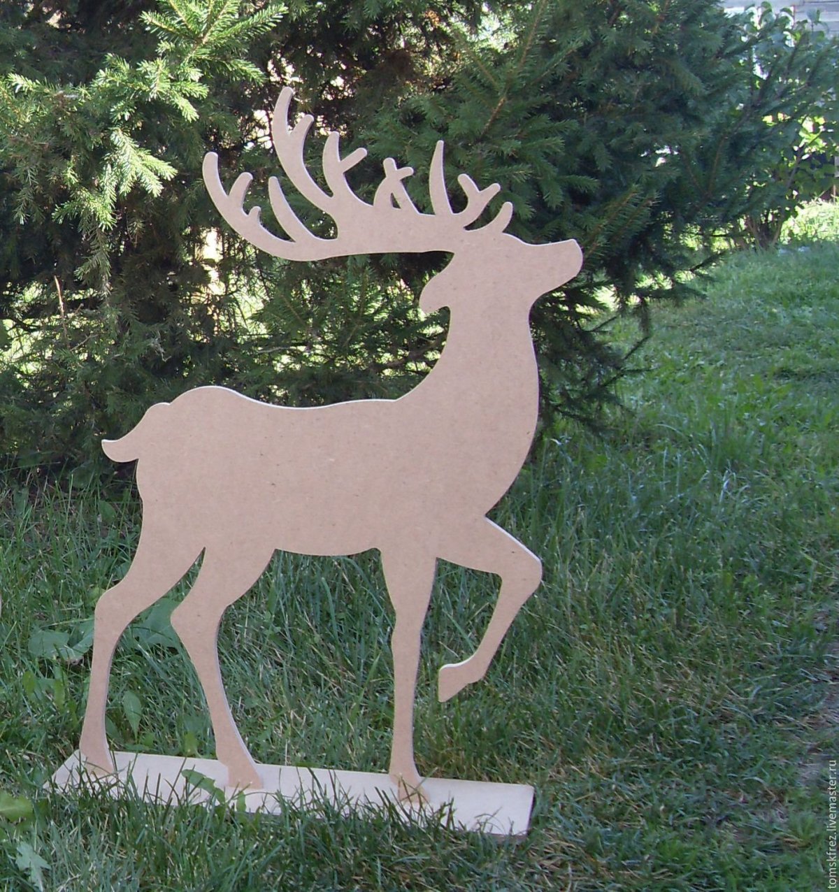 Олень из пробок от вина