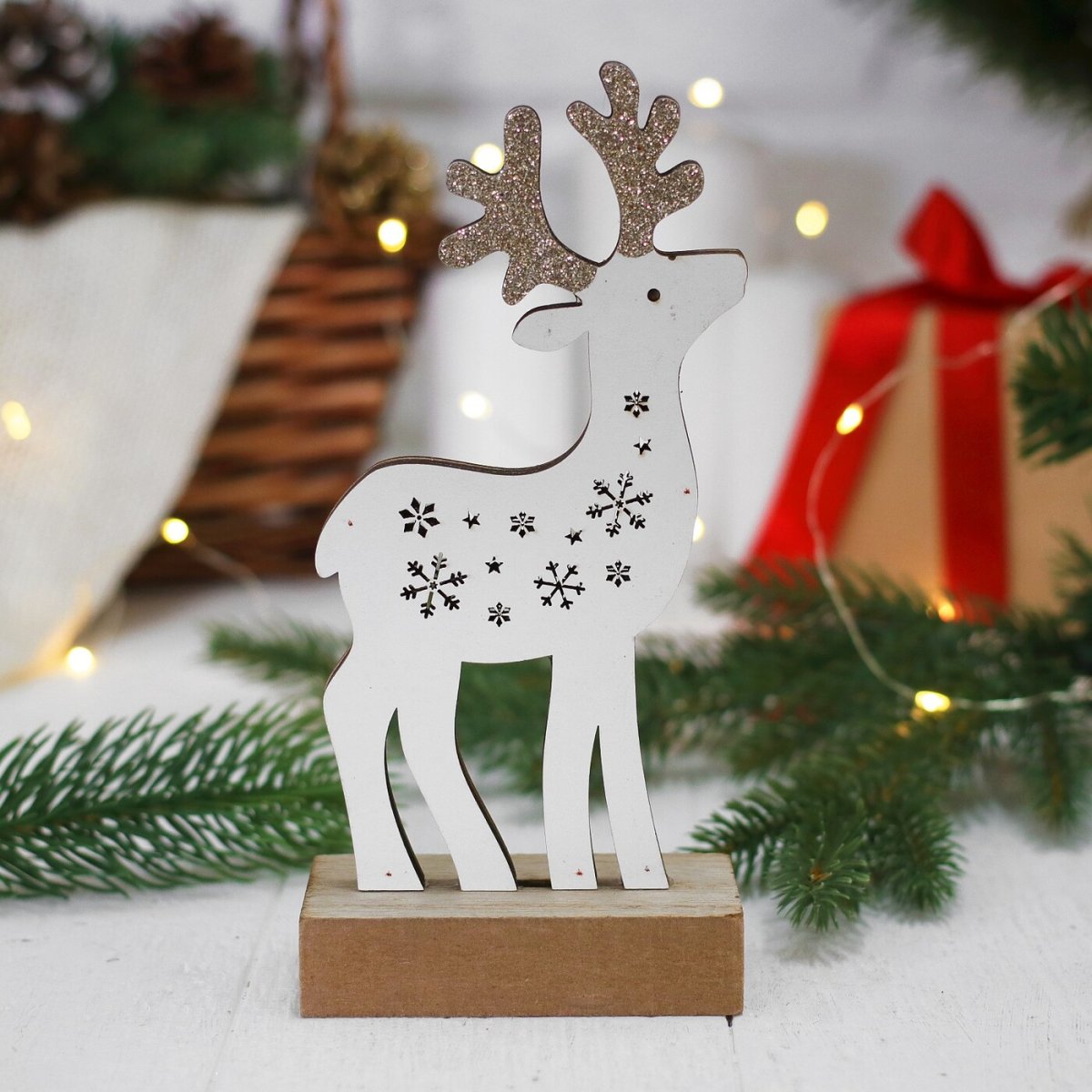 Новогодние фигуры из дерева