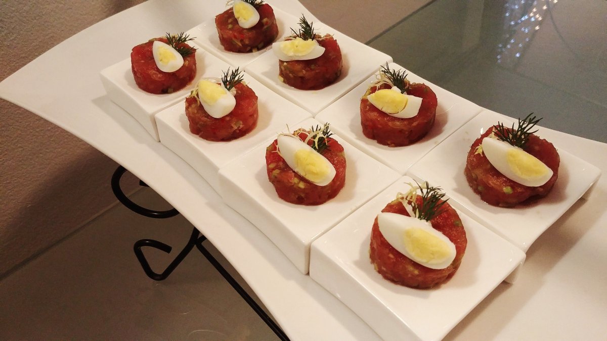 Канапе с авокадо и семгой