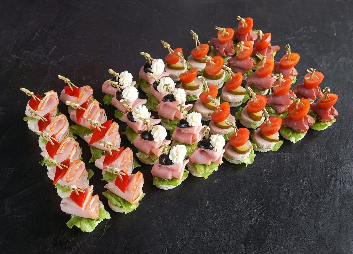 Канапе с икрой и севрюгой