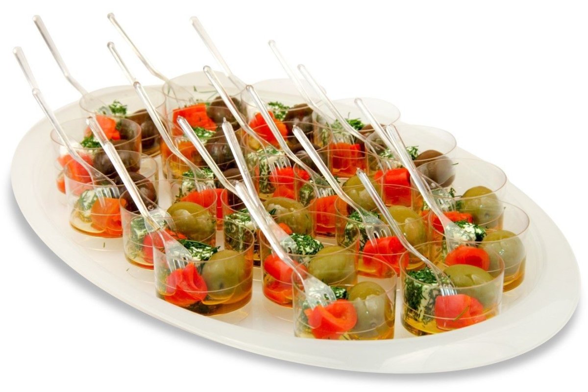 Канапе на шпажках в ресторане