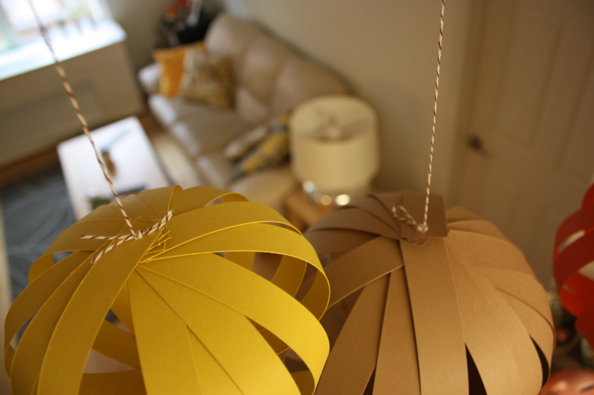 Бумажные фонарики на елку