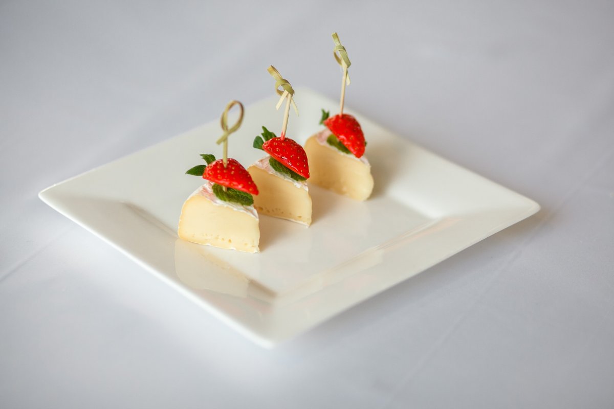 Канапе груша горгонзола