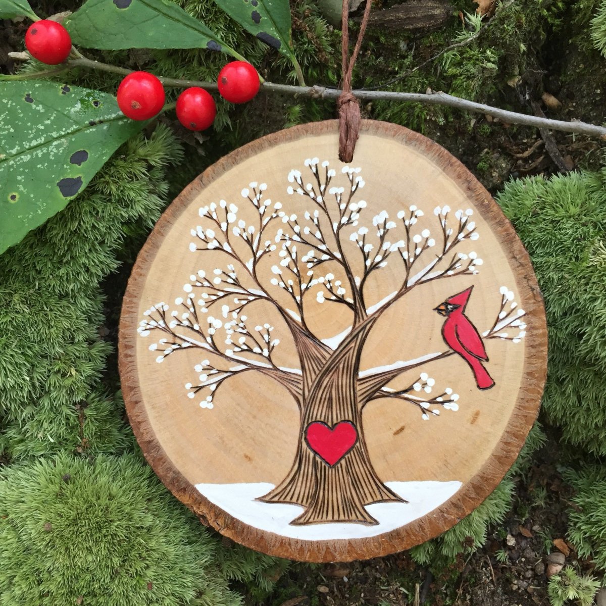 Новогодние украшения из спилов дерева