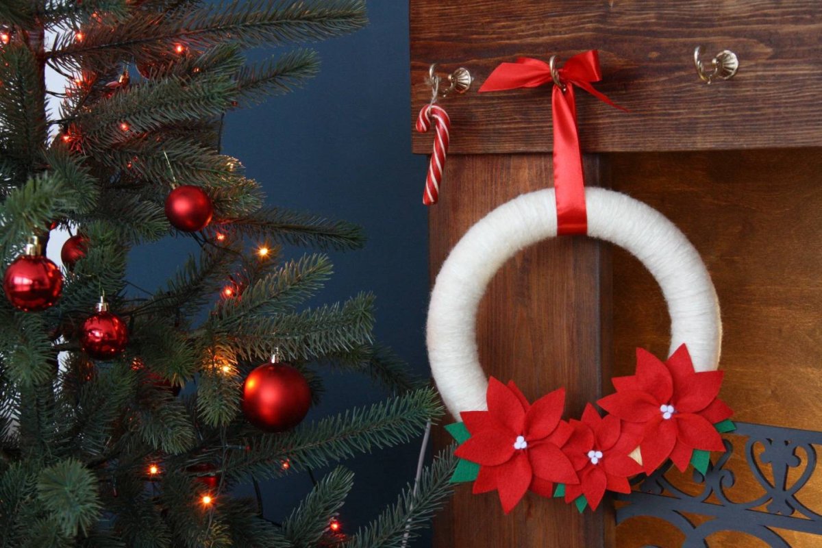 Новогодний венок из ниток