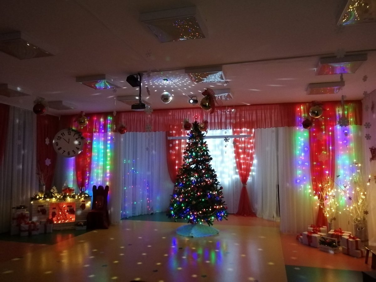 Украсить музыкальный зал к новому году