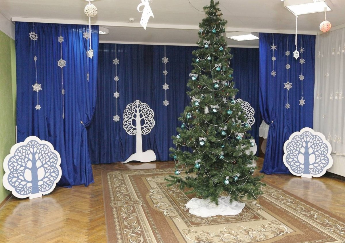 Украсить зал к новому году в детском саду