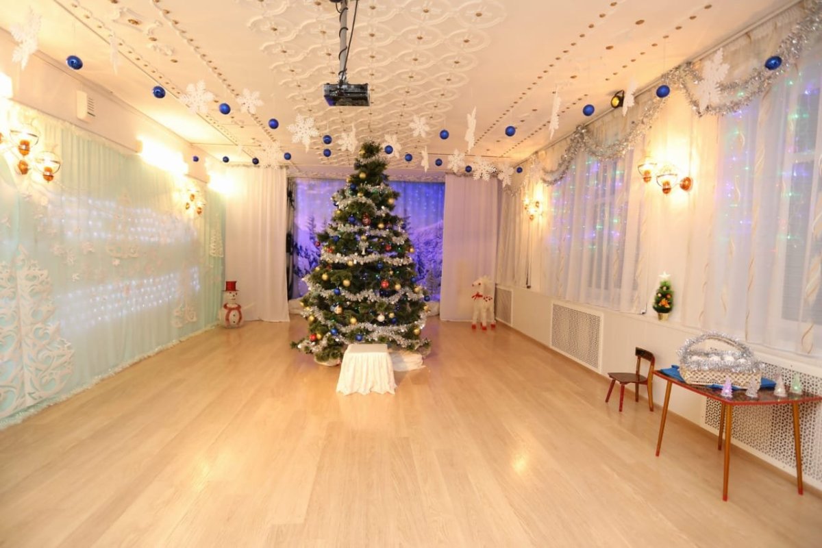 Украшение стены к новому году в детском саду